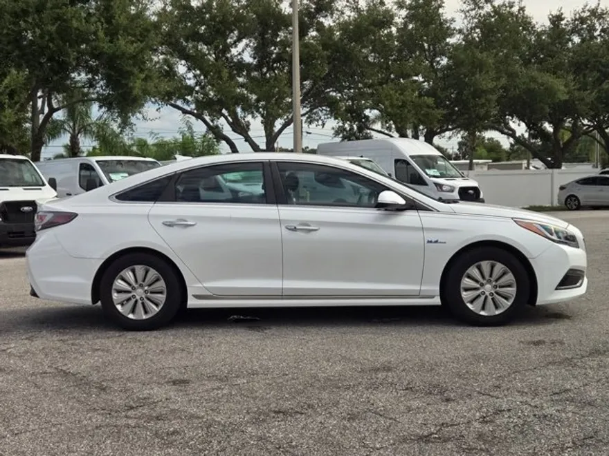2016 Hyundai Sonata Hybrid SE photo 1