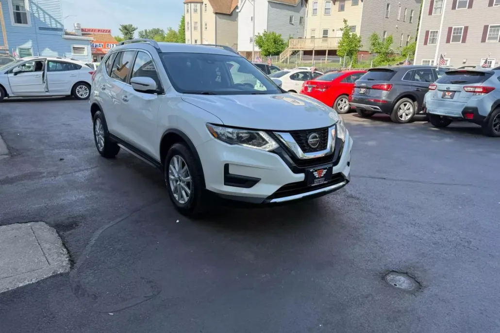2020 Nissan Rogue SV photo 1