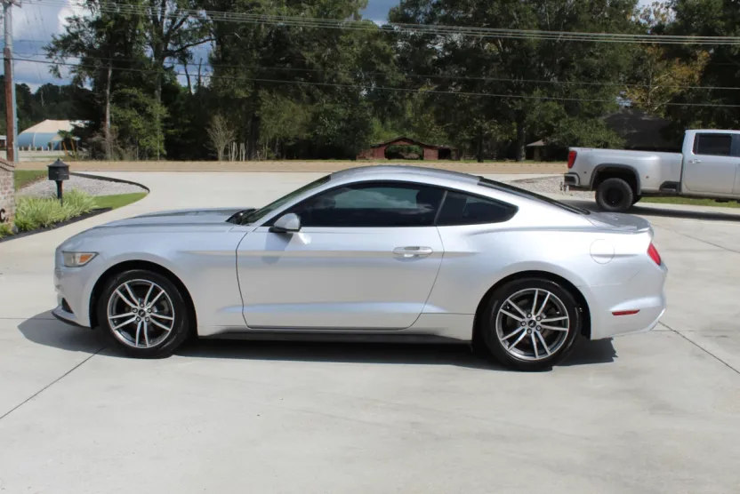 2016 Ford Mustang EcoBoost photo 1