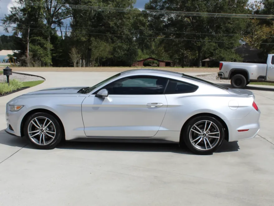 2016 Ford Mustang EcoBoost photo 1