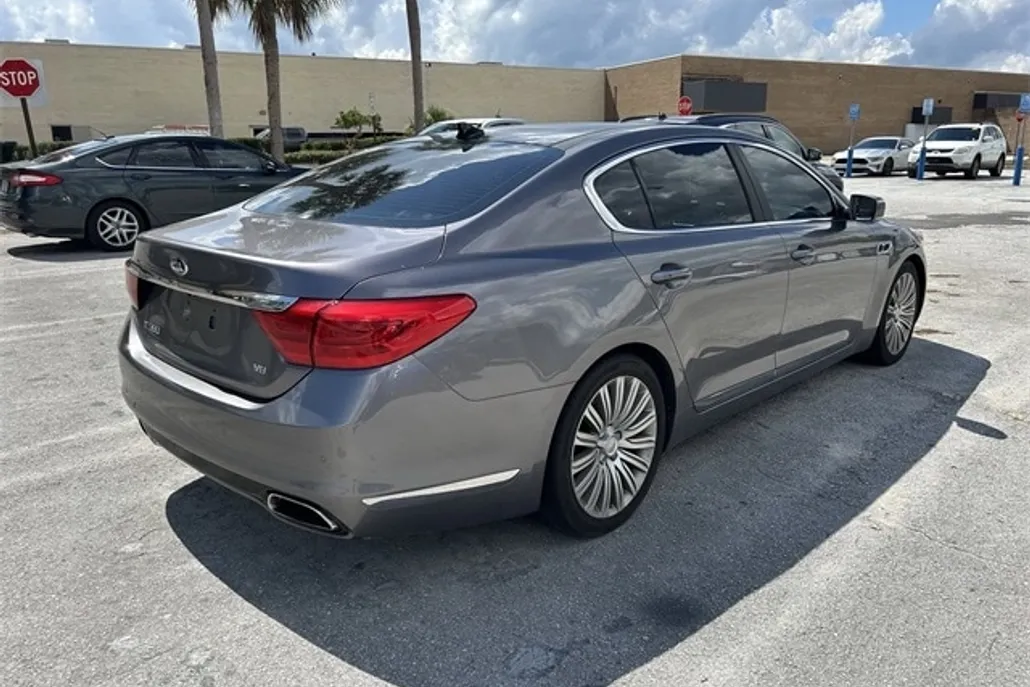 2015 Kia K900 Premium photo 1