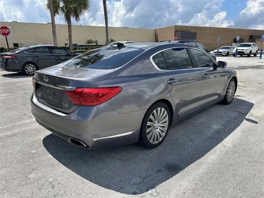 2015 Kia K900 Premium photo 1