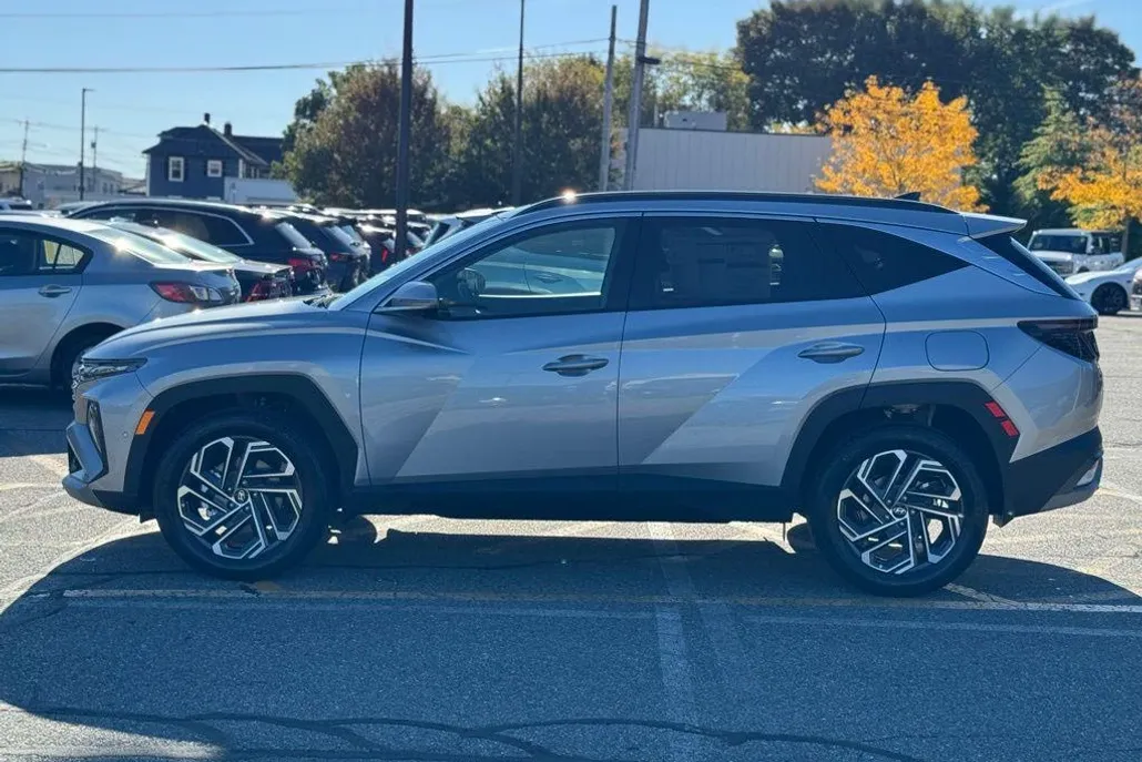 2025 Hyundai Tucson Hybrid Limited photo 1