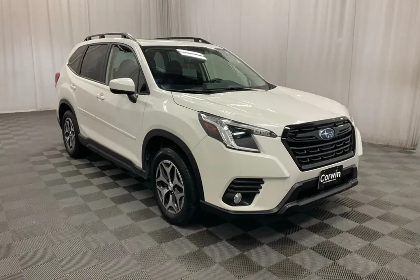 2023 Subaru Forester Premium photo 1