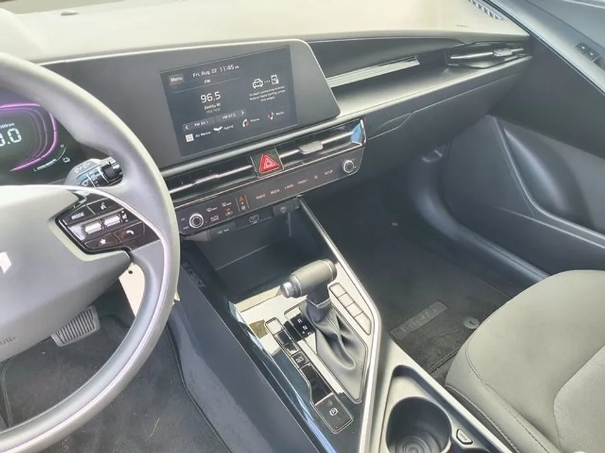 2024 Kia Niro LX photo 1