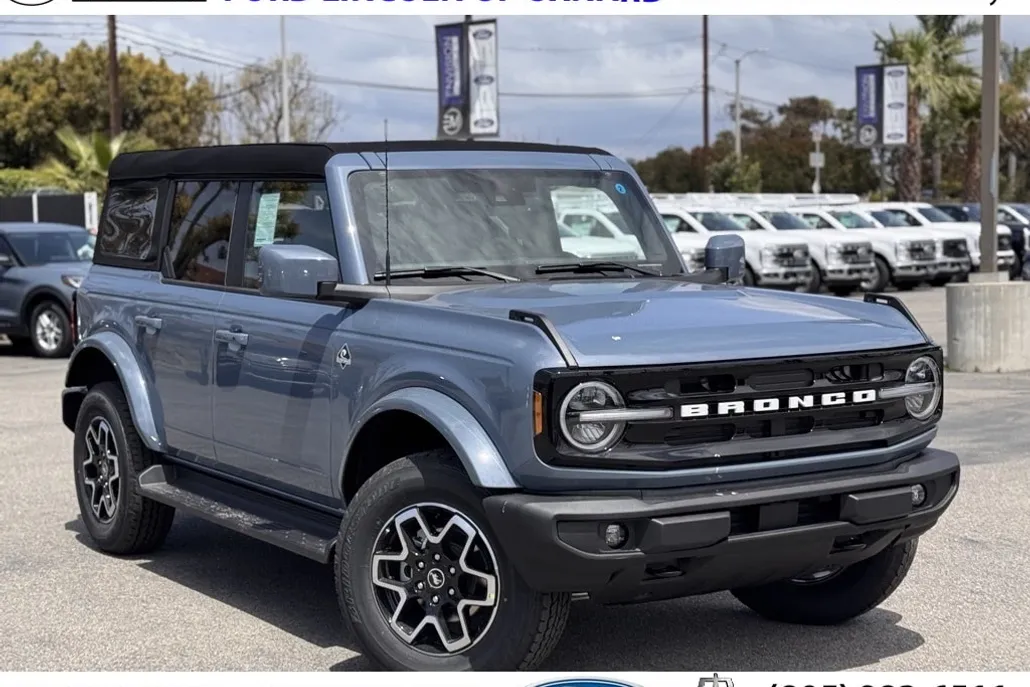 2025 Ford Bronco Outer Banks photo 1