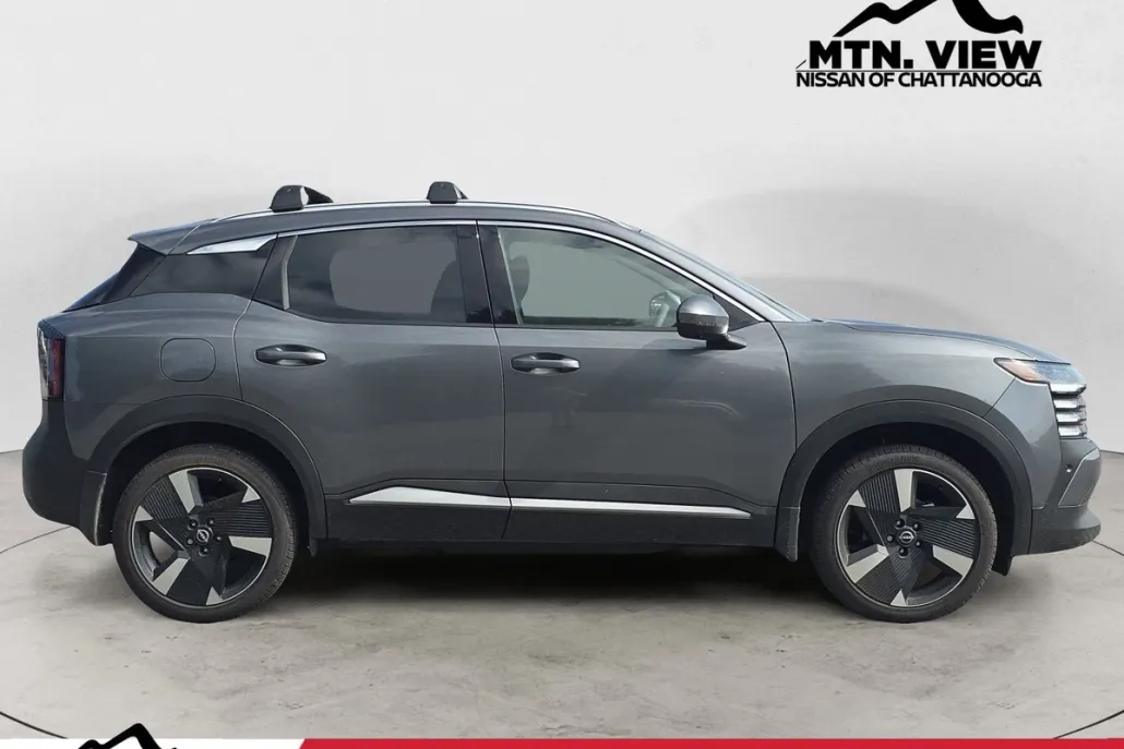 2025 Nissan Kicks SR photo 1