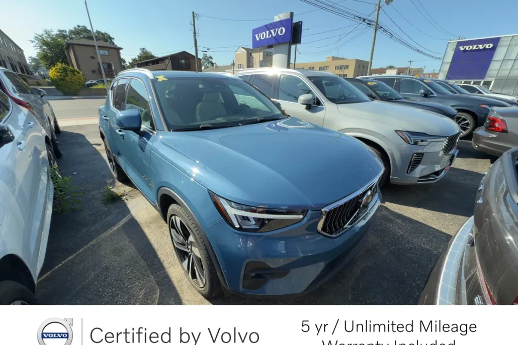 2023 Volvo XC40 AWD Plus photo 1