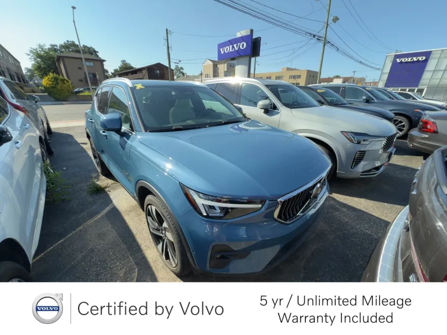 2023 Volvo XC40 AWD Plus photo 1