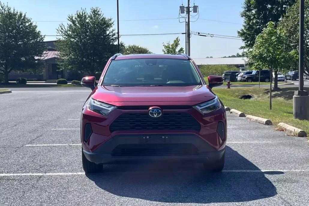 2022 Toyota RAV4 Hybrid XLE photo 1