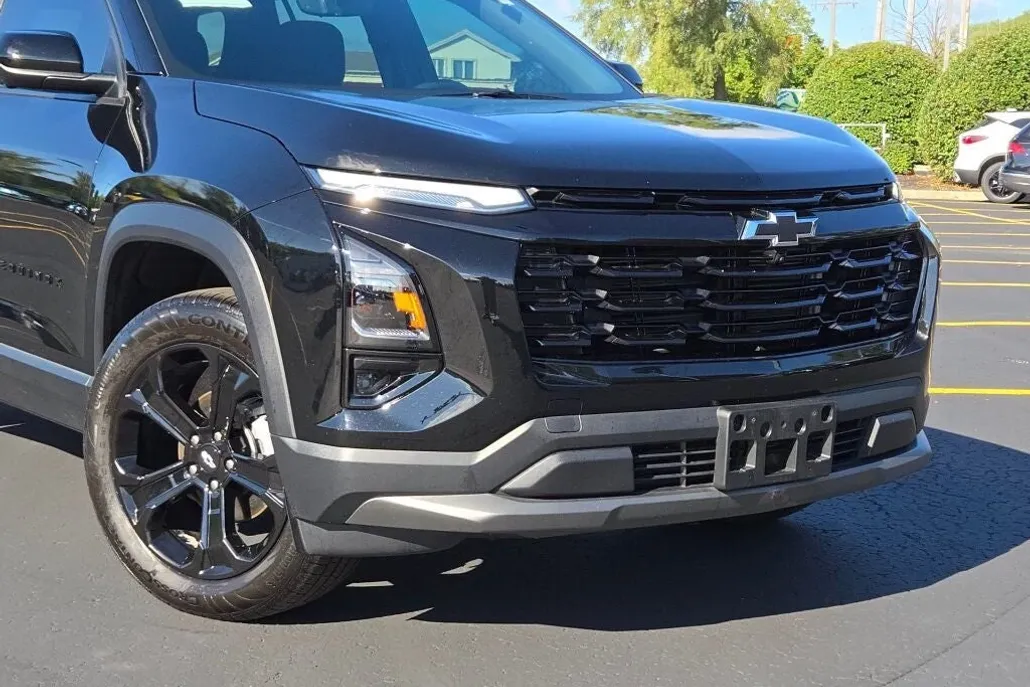 2025 Chevrolet Equinox LT photo 1