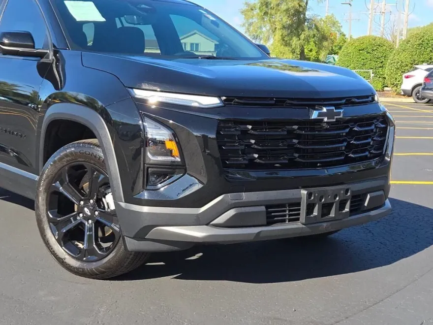 2025 Chevrolet Equinox LT photo 1