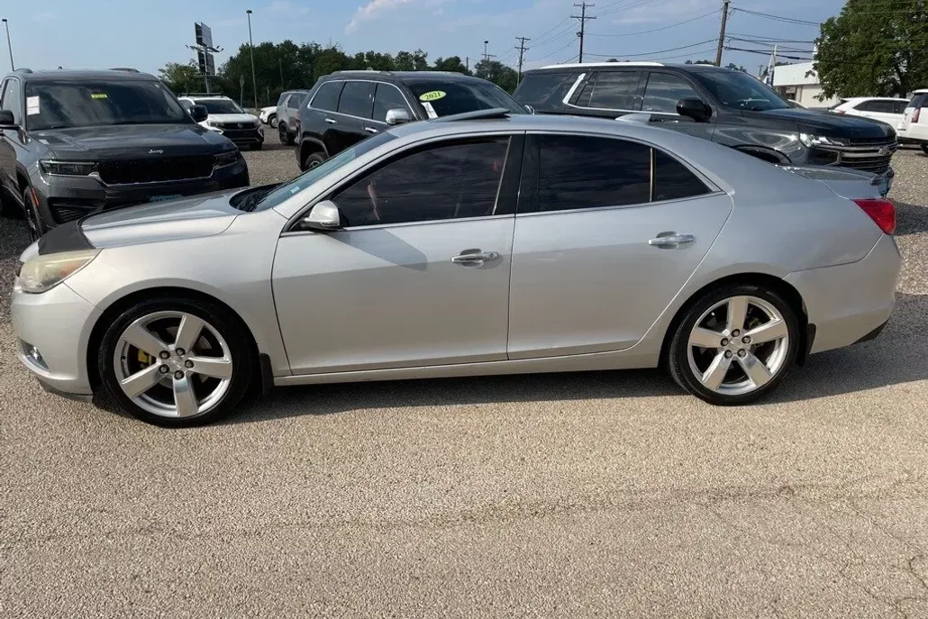 2015 Chevrolet Malibu LTZ photo 1
