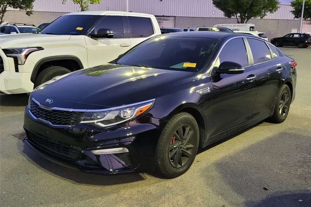 2020 Kia Optima LX photo 1