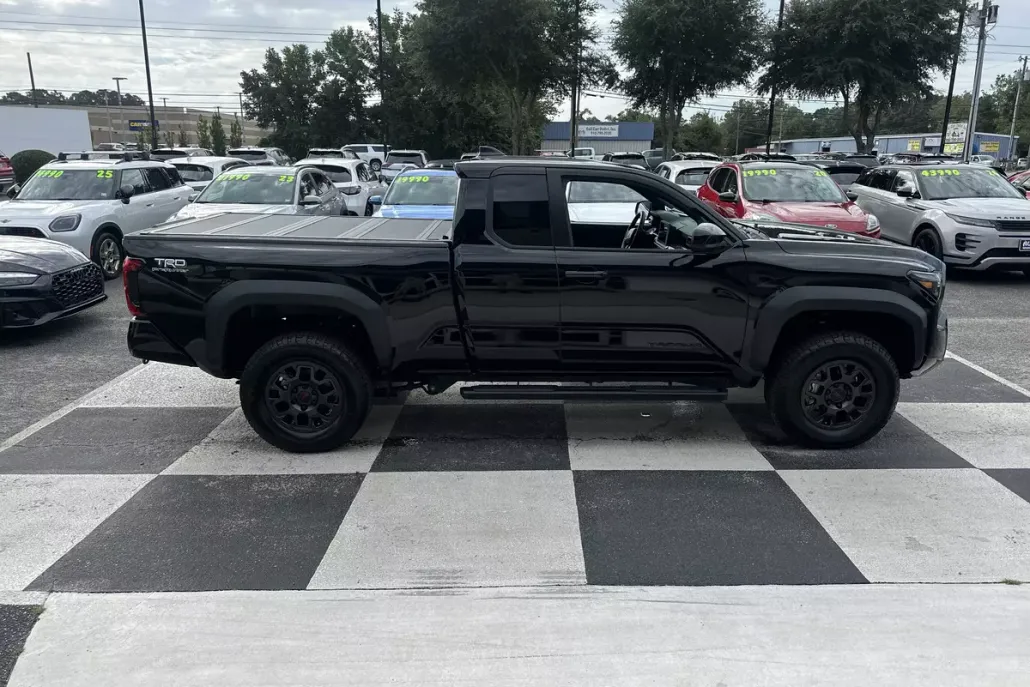 2024 Toyota Tacoma TRD PreRunner photo 1