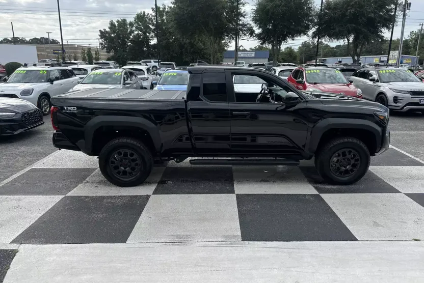 2024 Toyota Tacoma TRD PreRunner photo 1