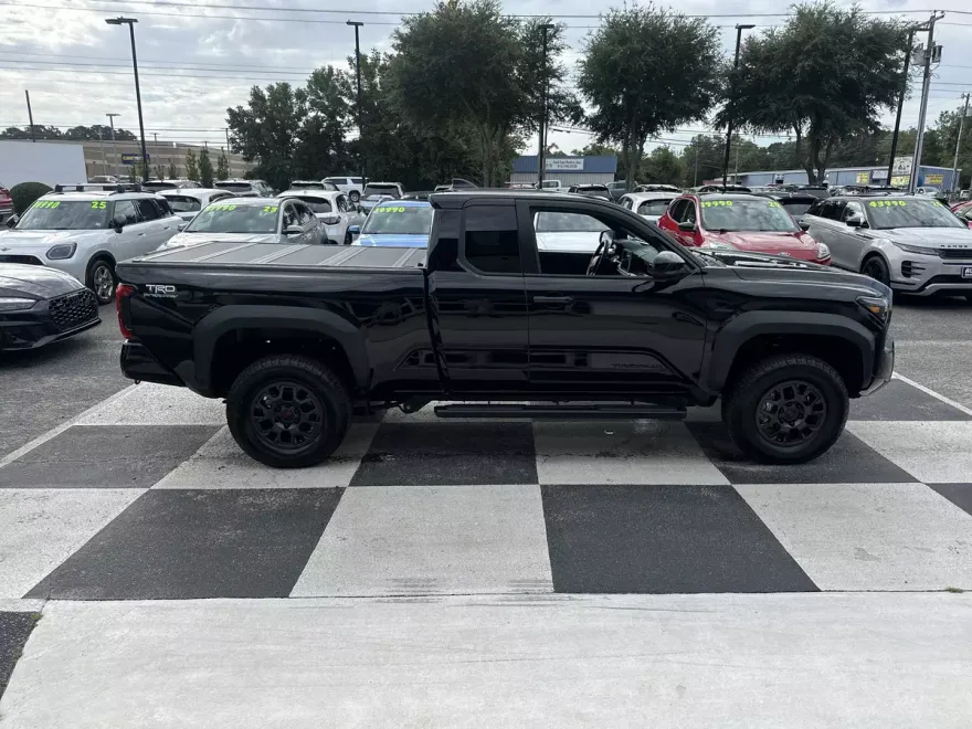 2024 Toyota Tacoma TRD PreRunner photo 1