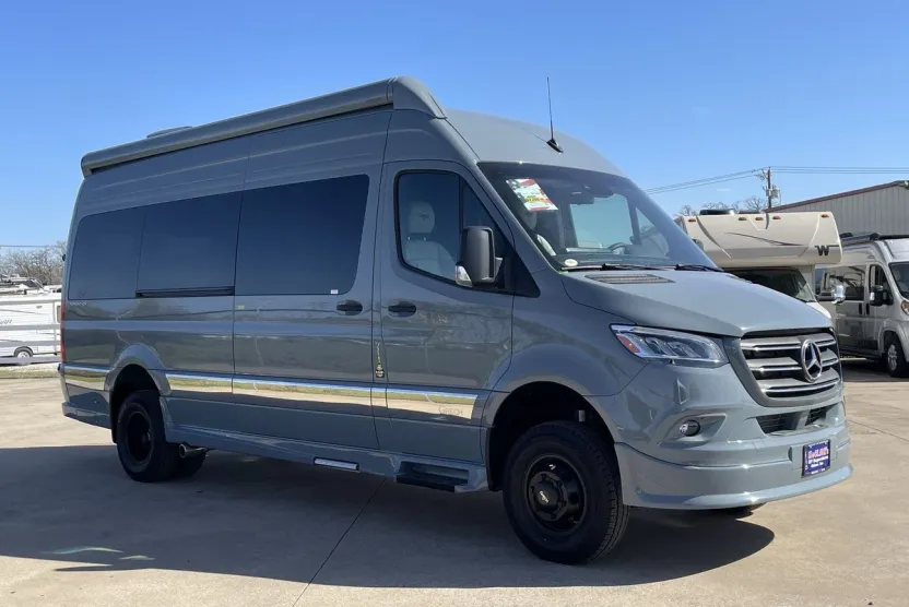 2024 Mercedes Benz Sprinter 3500 photo 1