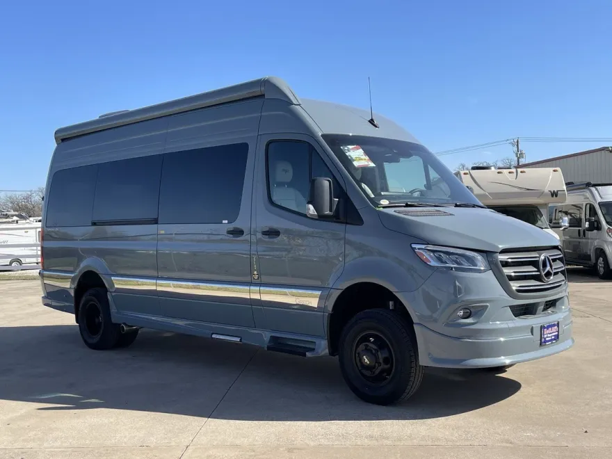 2024 Mercedes Benz Sprinter 3500 photo 1