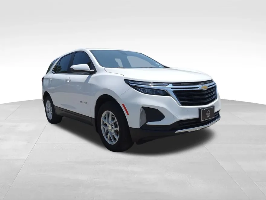 2023 Chevrolet Equinox LT photo 1