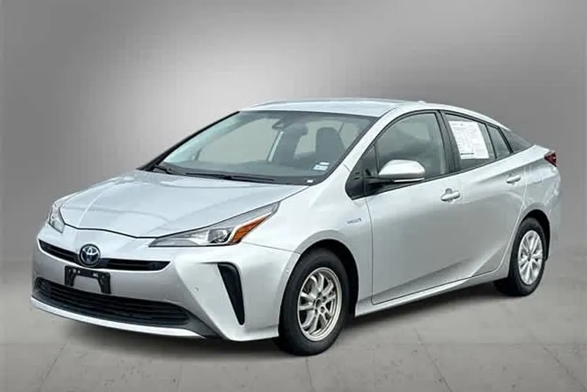 2022 Toyota Prius L photo 1