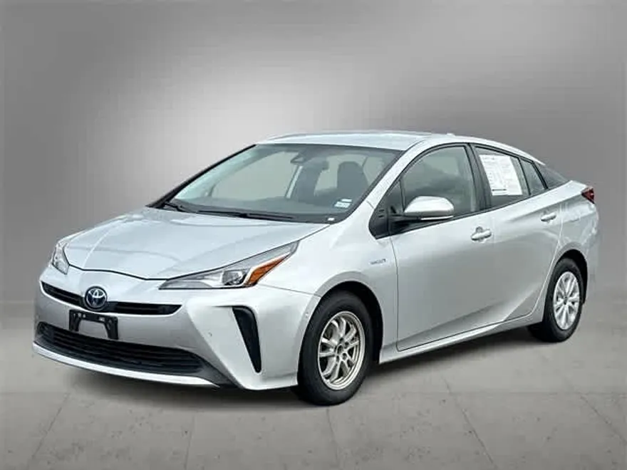 2022 Toyota Prius L photo 1