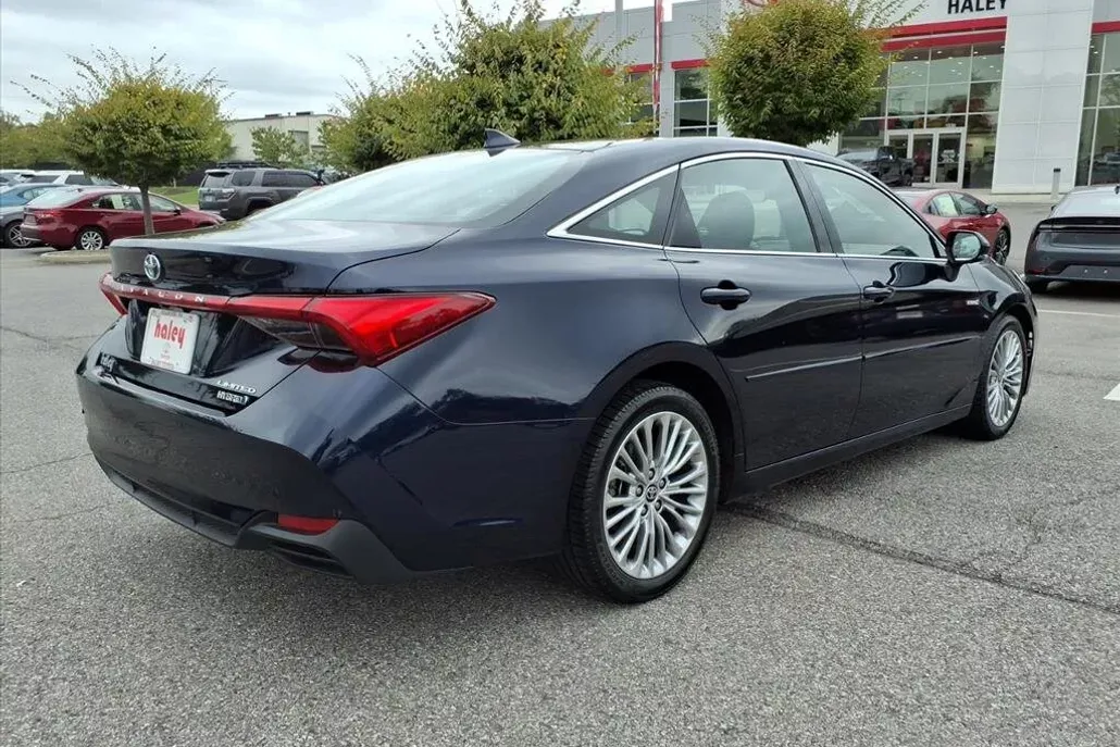 2021 Toyota Avalon Hybrid Limited photo 1