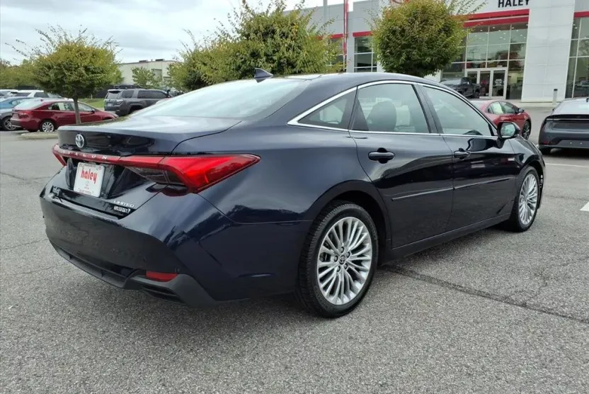2021 Toyota Avalon Hybrid Limited photo 1