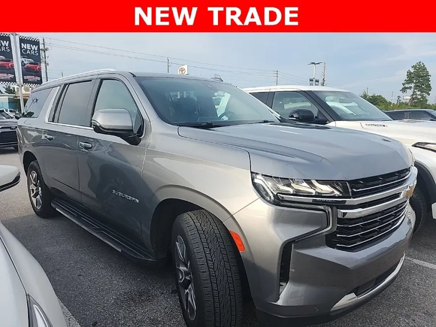 2022 Chevrolet Suburban LT photo 1