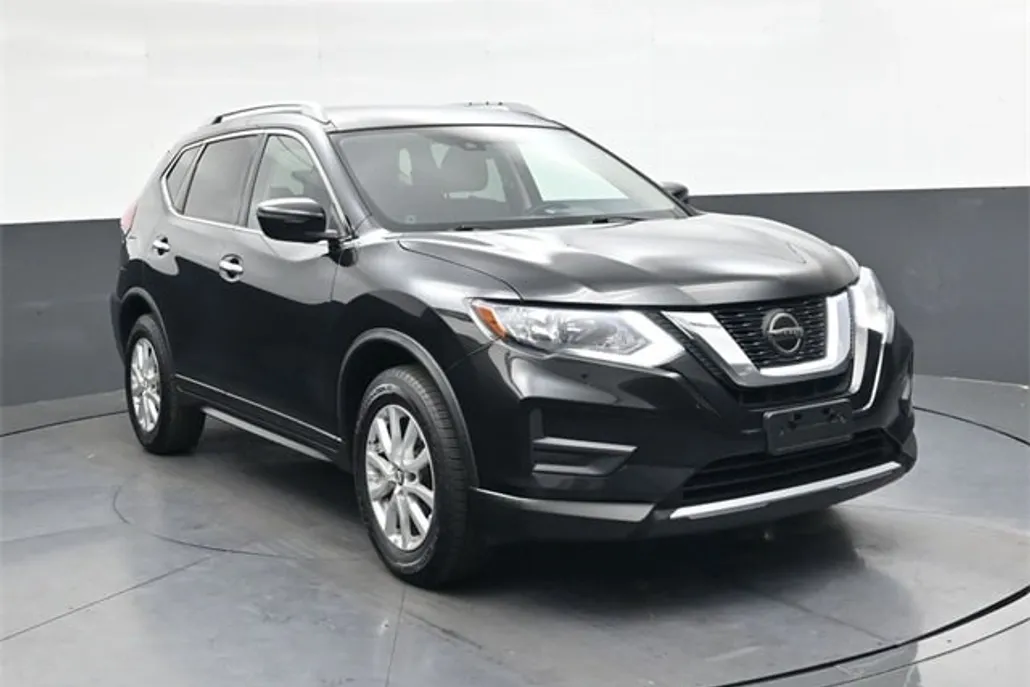 2020 Nissan Rogue SV photo 1