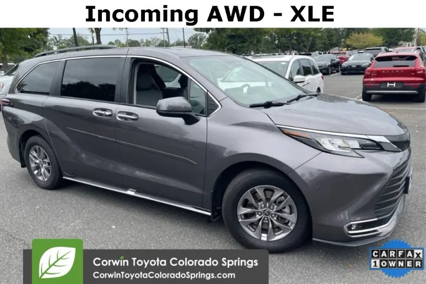 2023 Toyota Sienna XLE photo 1