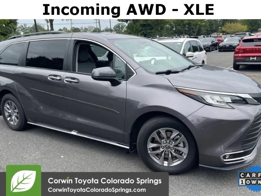 2023 Toyota Sienna XLE photo 1