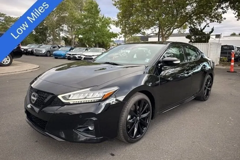 2023 Nissan Maxima SR photo 1