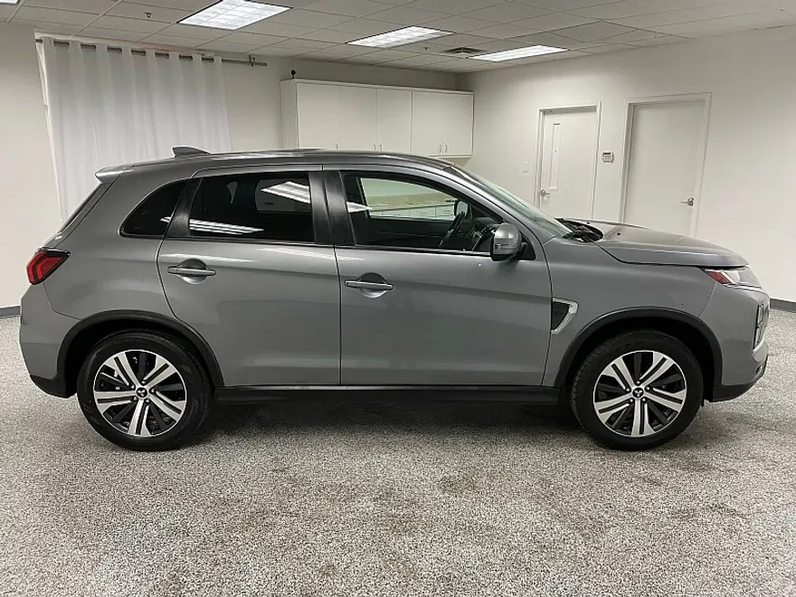 2021 Mitsubishi Outlander Sport LE photo 1