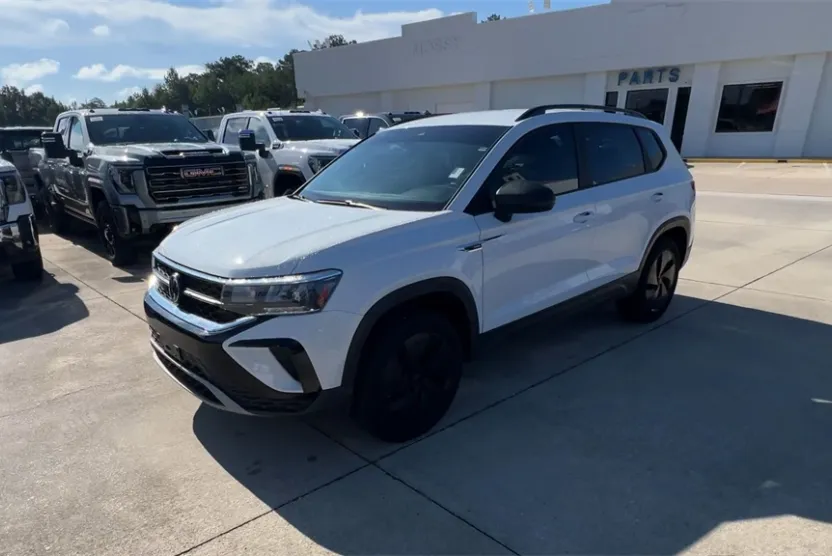 2024 Volkswagen Taos S photo 1