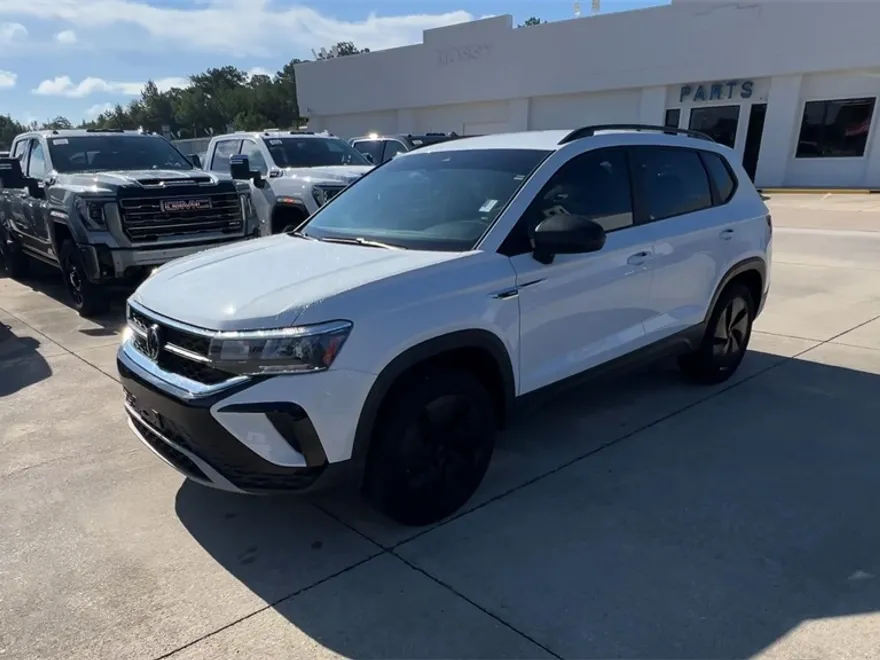 2024 Volkswagen Taos S photo 1