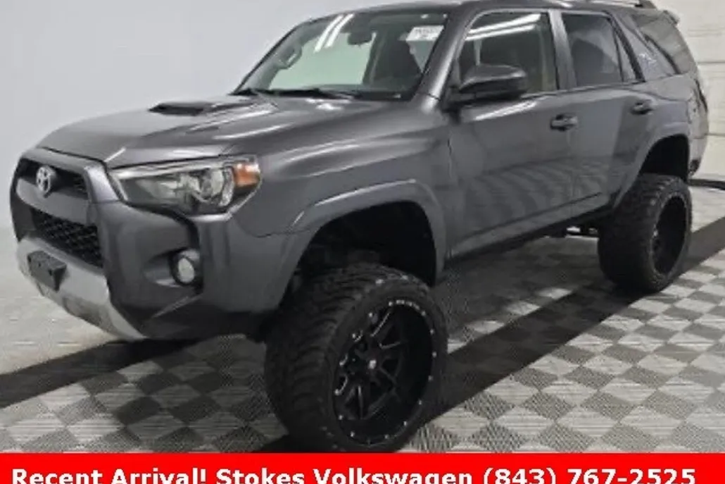 2018 Toyota 4Runner TRD Off-Road photo 1