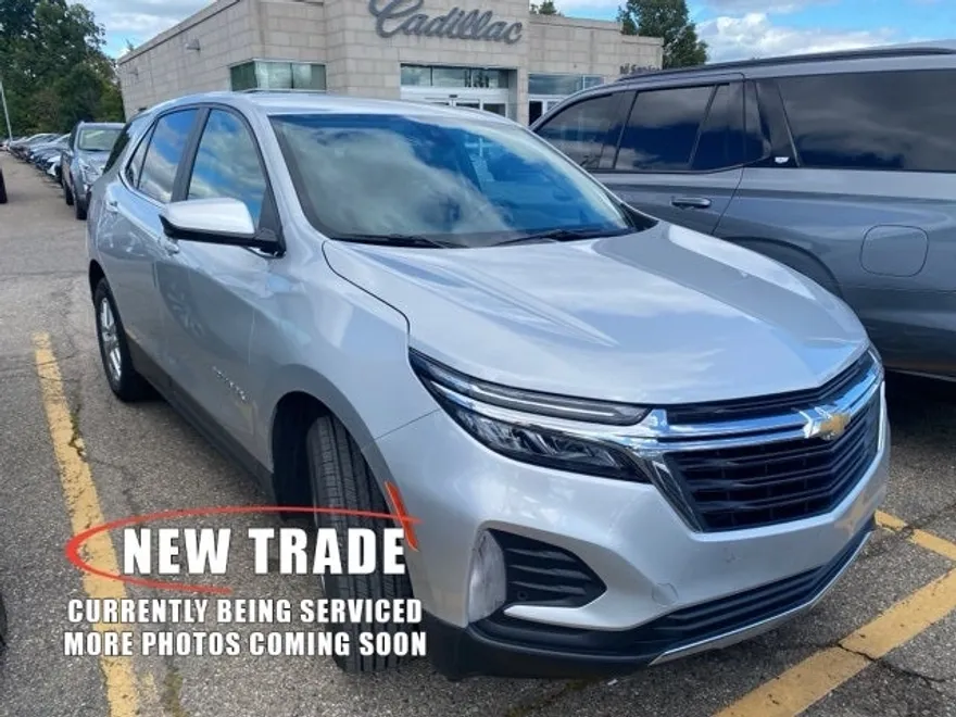 2022 Chevrolet Equinox LT photo 1