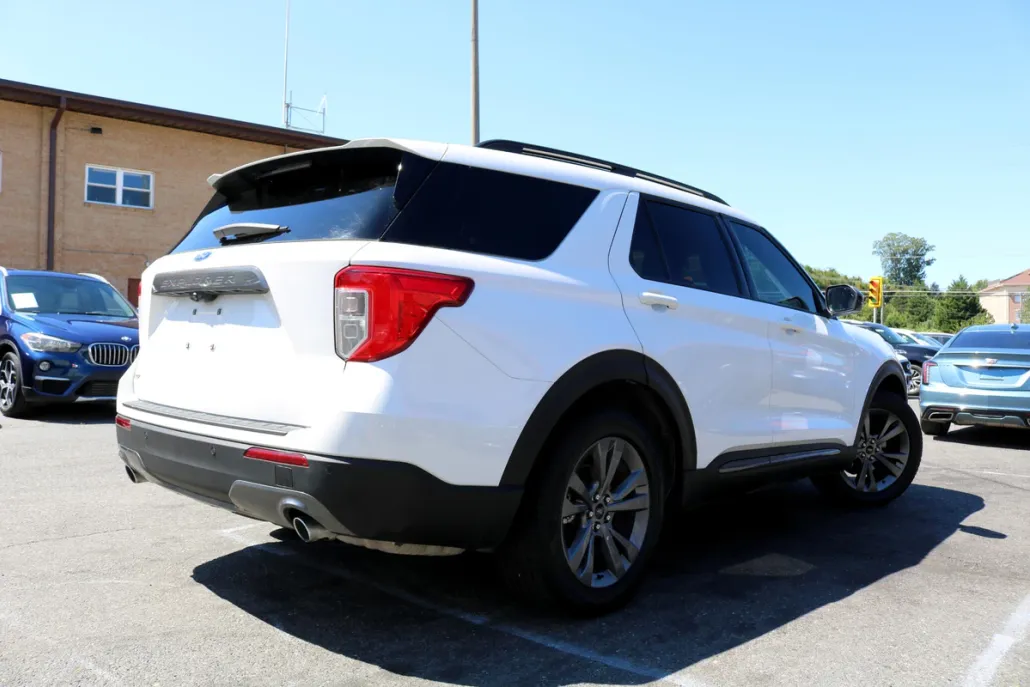 2022 Ford Explorer XLT photo 1