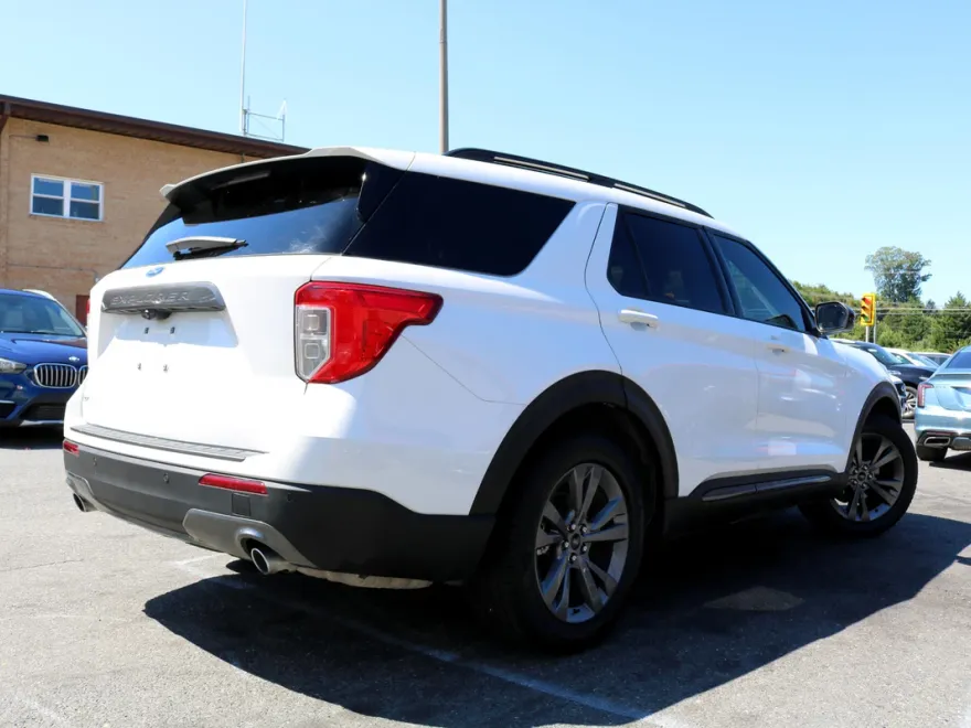 2022 Ford Explorer XLT photo 1