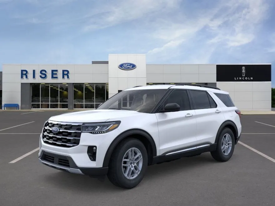 2025 Ford Explorer photo 1