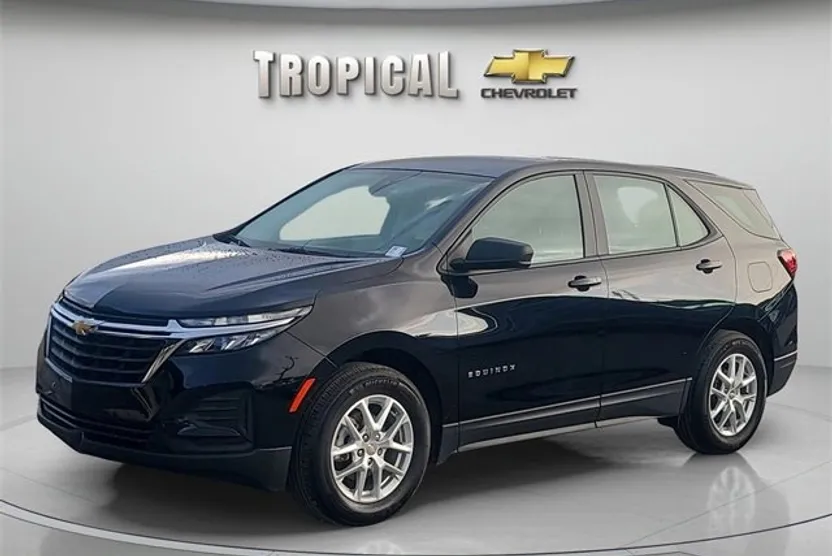2023 Chevrolet Equinox LS photo 1