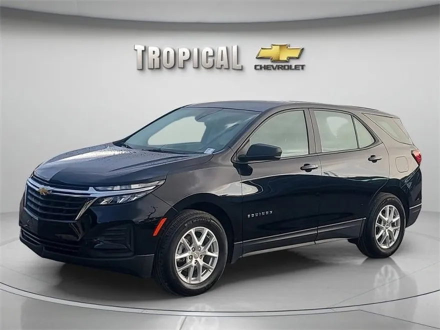 2023 Chevrolet Equinox LS photo 1