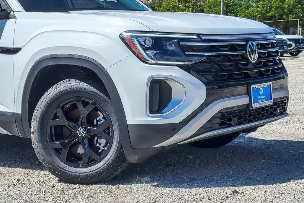 2025 Volkswagen Atlas Peak Edition SE photo 1