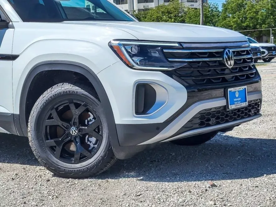 2025 Volkswagen Atlas Peak Edition SE photo 1