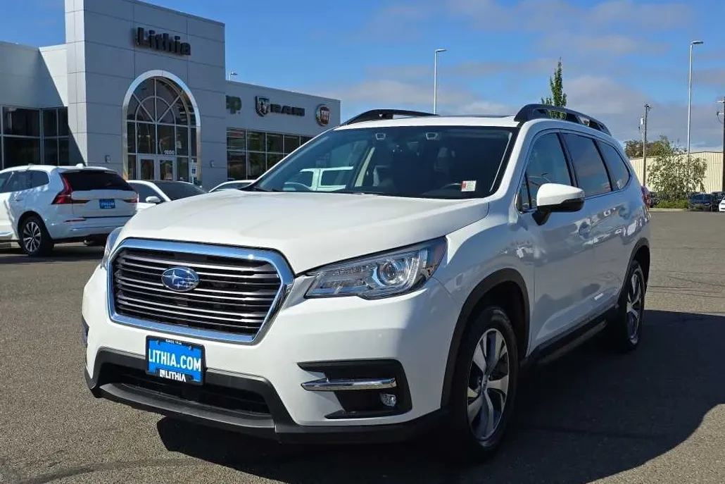 2022 Subaru Ascent Touring photo 1