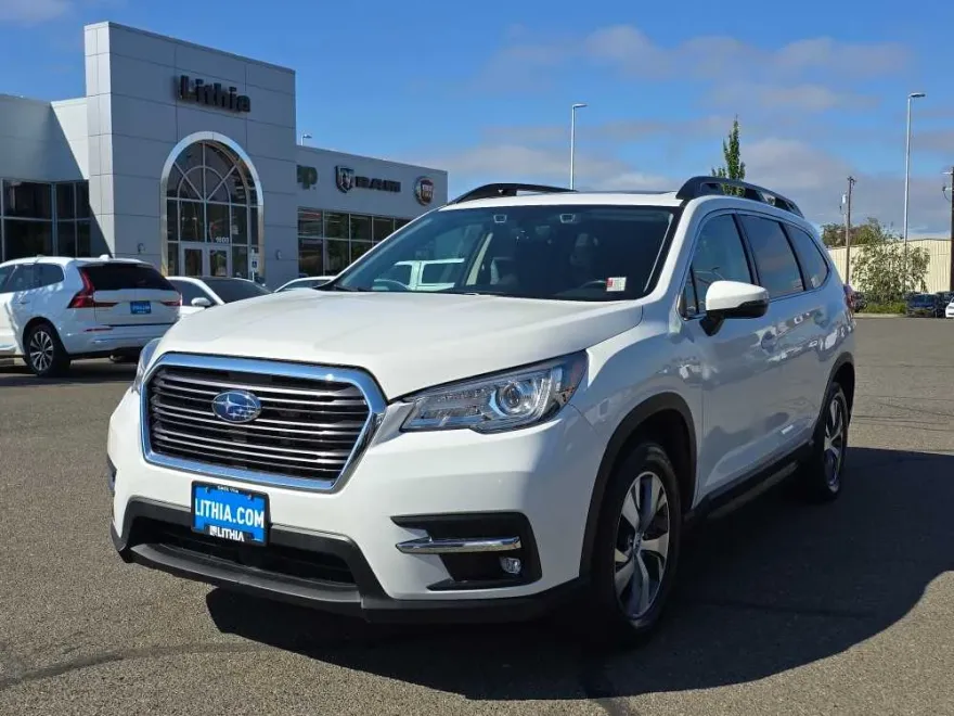2022 Subaru Ascent Touring photo 1