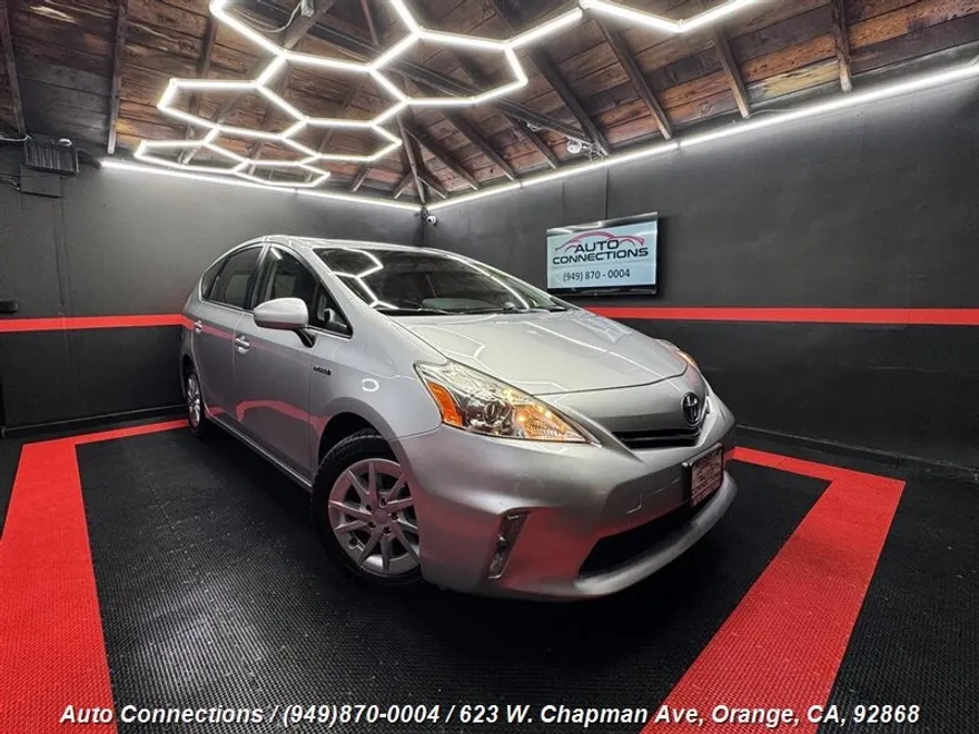 2014 Toyota Prius V Two photo 1
