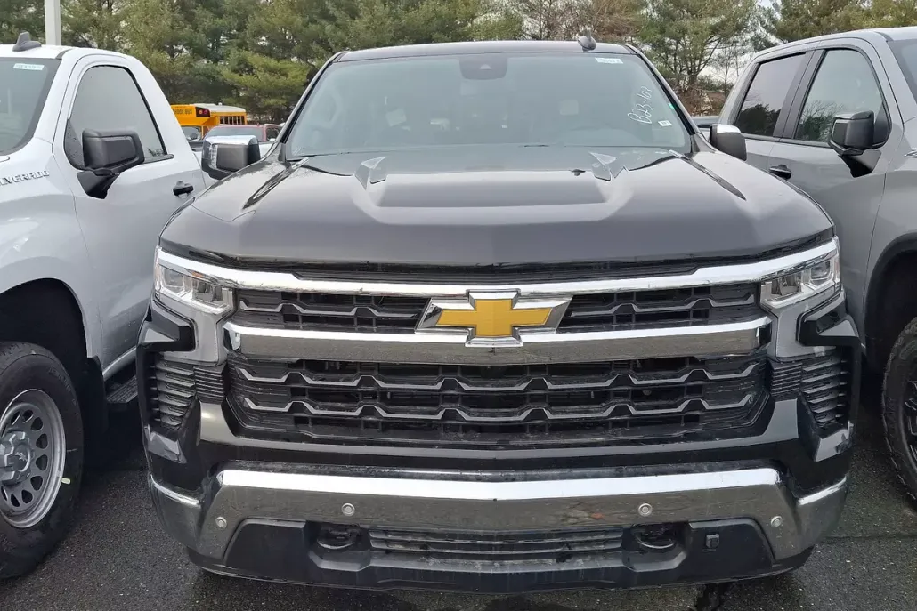 2025 Chevrolet Silverado 1500 LT photo 1