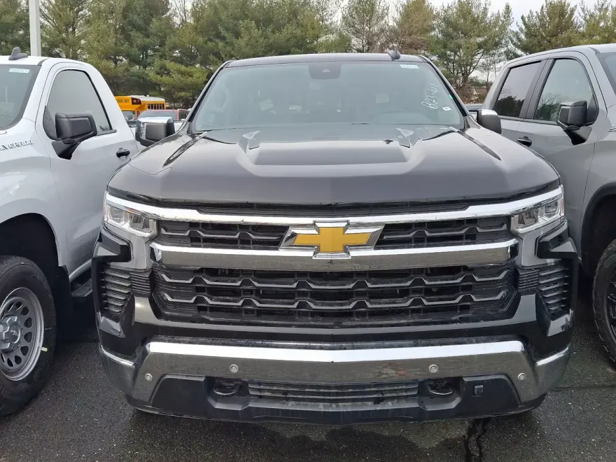 2025 Chevrolet Silverado 1500 LT photo 1